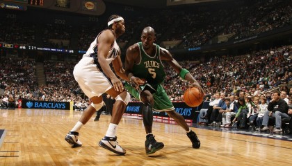 华体会网站-剧情迭起！狄龙争议驱逐，詹姆斯四罚制胜演绎经典之战