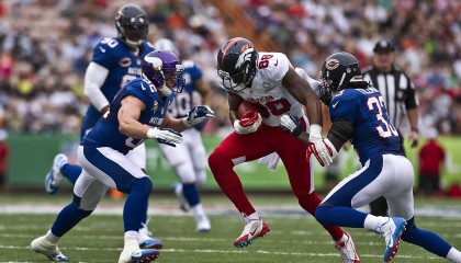 华体会官网_突发，多特蒙德遭遇重大打击！一门科贝尔训练伤退紧急离营，关键战前悬起门将疑云