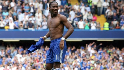 华体会网站：对手主帅曝伤情，基德证实浓眉左手受伤引发湖人更衣室疑虑