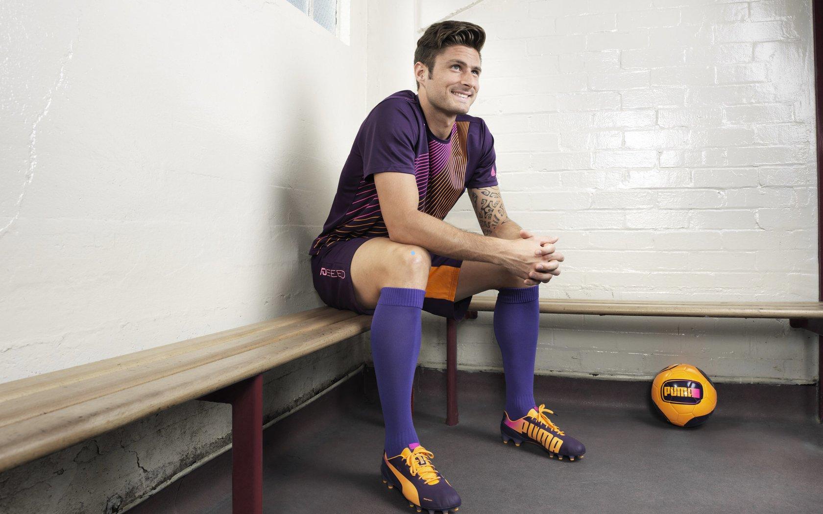 字母哥复出主宰联合中心 垃圾时间扣篮引爆冲突